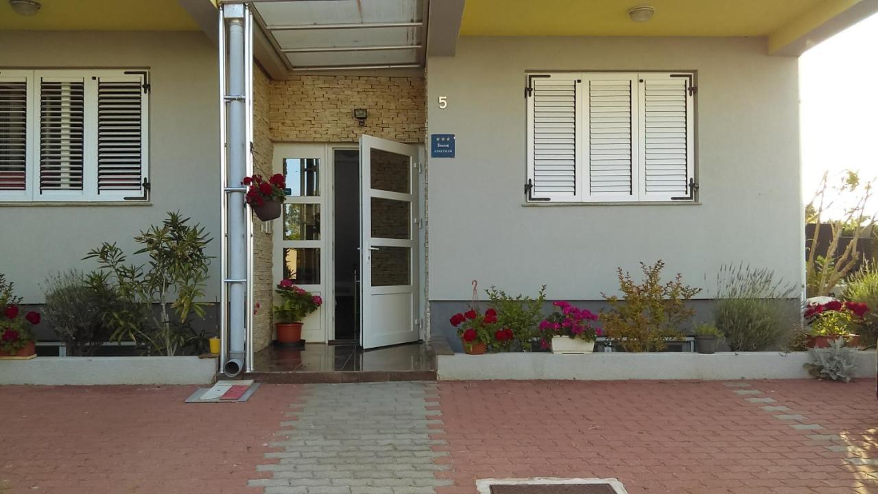Apartments Diva Novalja Exterior foto